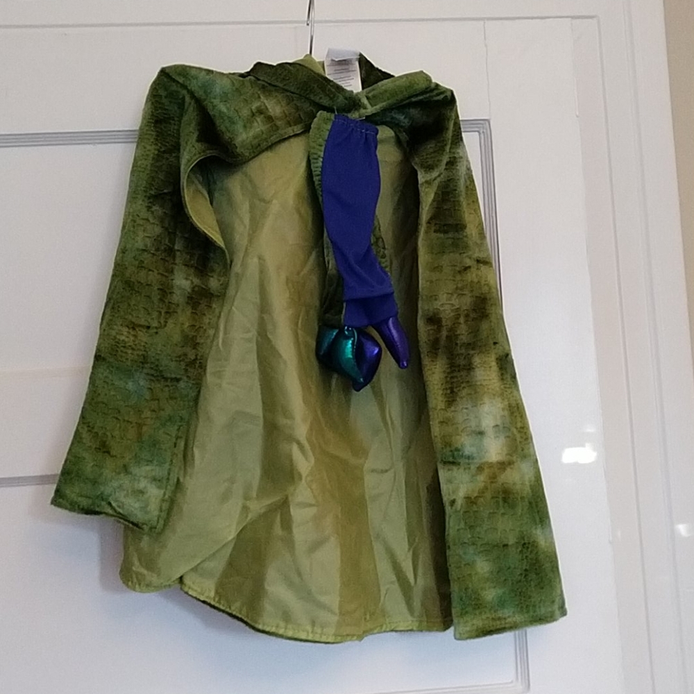 Kids dinosaur cape costume